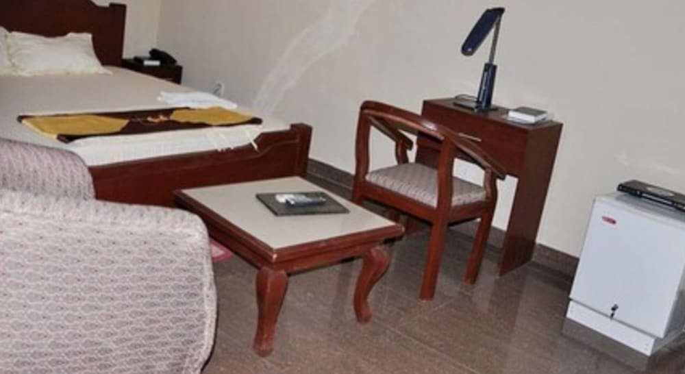 KEVIZ HOTEL 10/15
