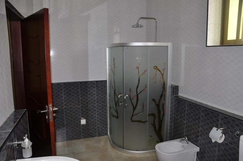 Biraj International Hotel 49/50