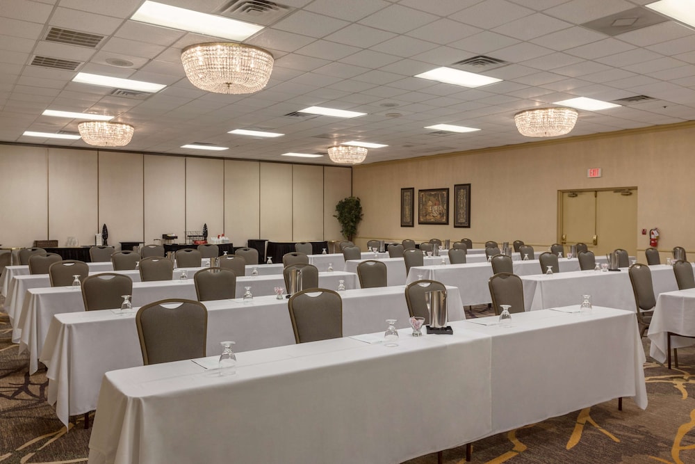 Embassy Suites Baton Rouge 42/47