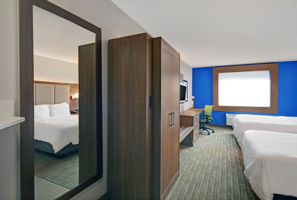 Holiday Inn Express Marshall 18/48
