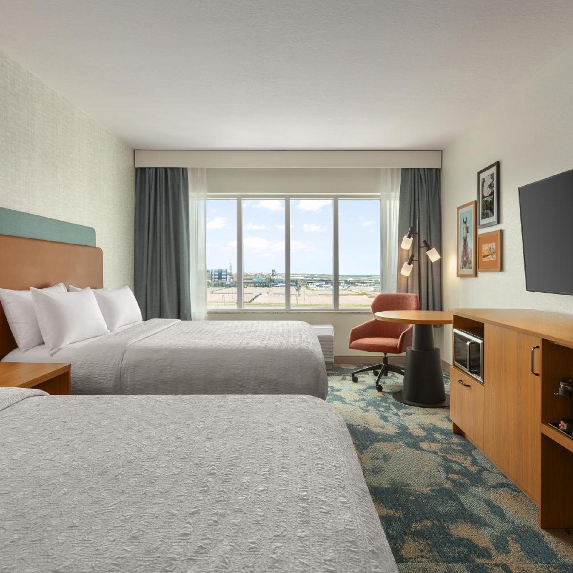 Room, 2 Queen Beds, Bathtub, High Floor