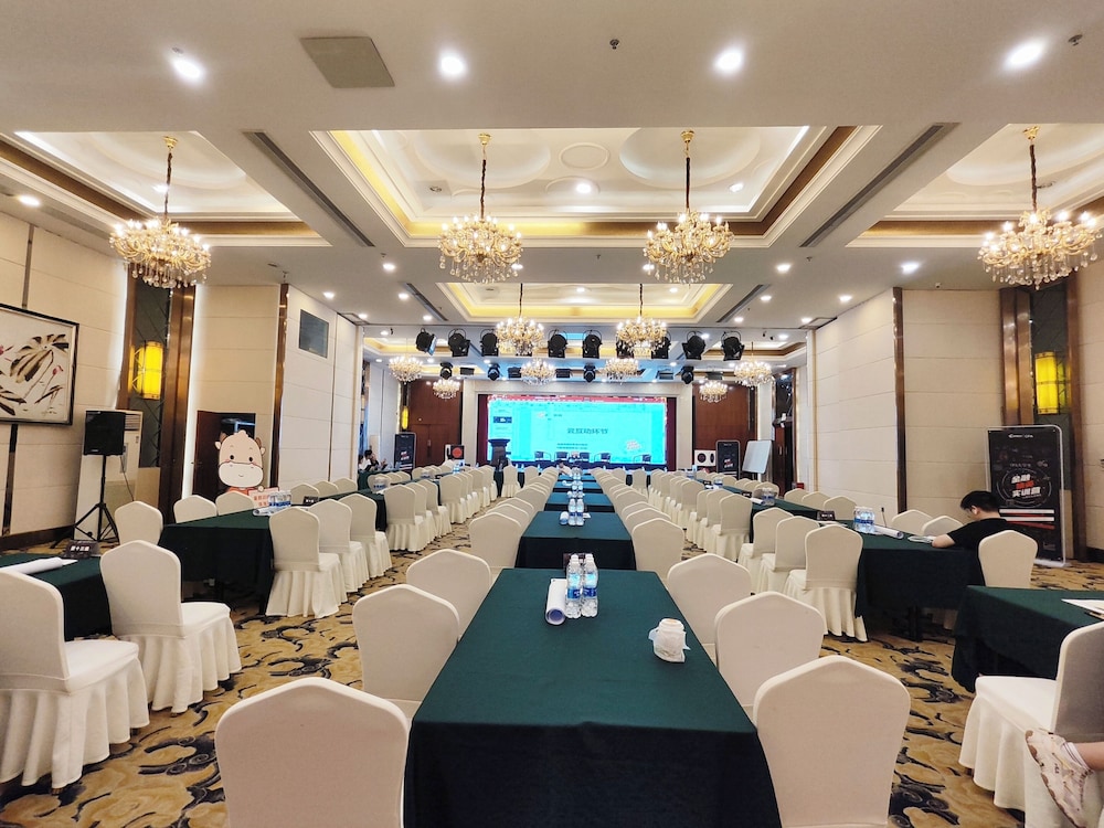 Zhuhai Jinguan Holiday Hotel 33/39