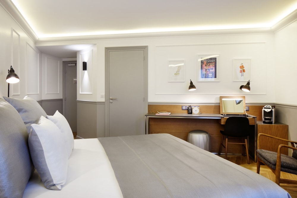 DELUXE, DOUBLE OR TWIN BED