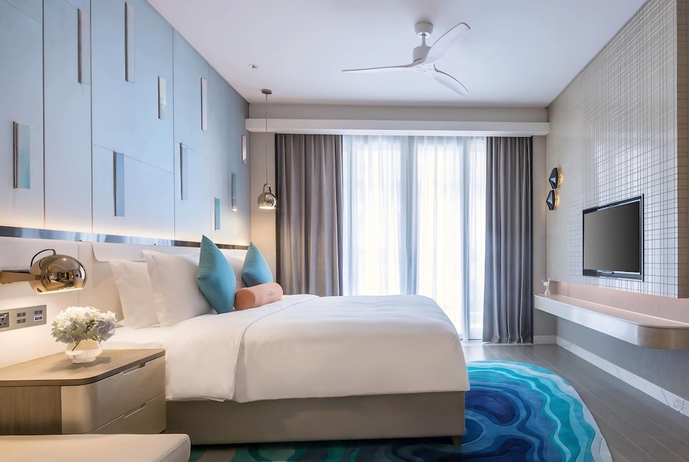 Deluxe, King Bed