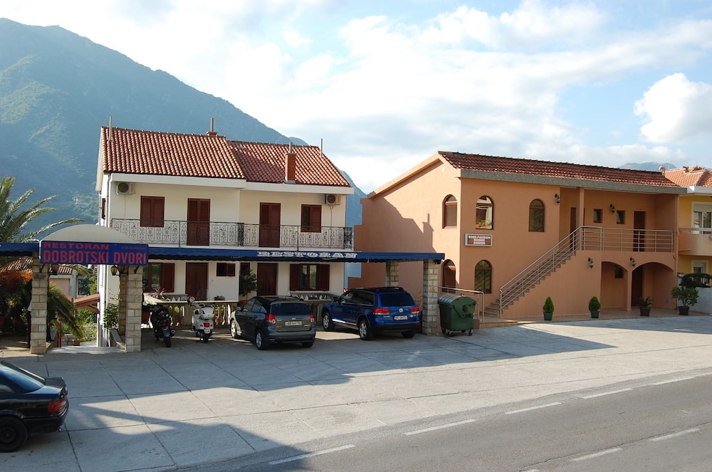 Apartments Dobrotski Dvori 49/64