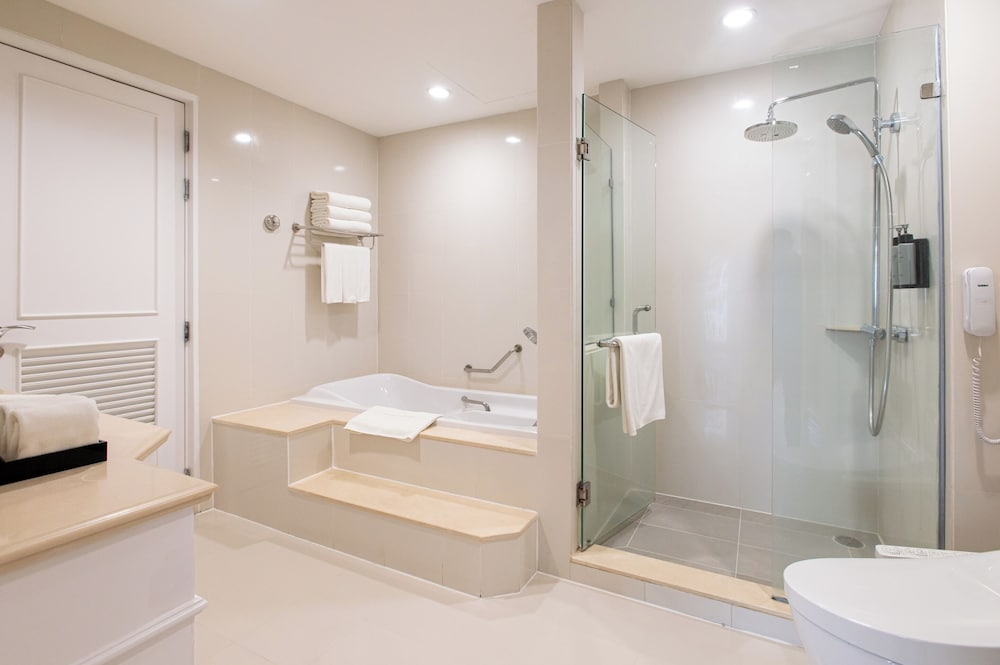 Centre Point Plus Hotel Silom 74/76