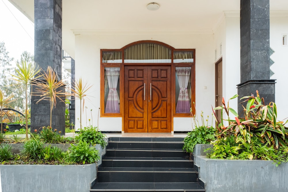 OYO 2169 Anugrah Bromo Homestay 8/52
