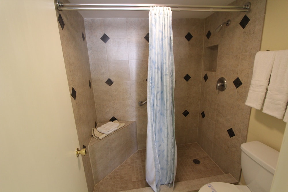 Royale Beach and Tennis Club, a VRI resort 48/49