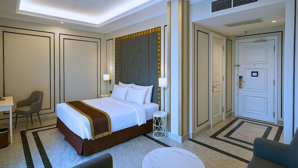 The Grantage Hotel and Sky Lounge 13/50