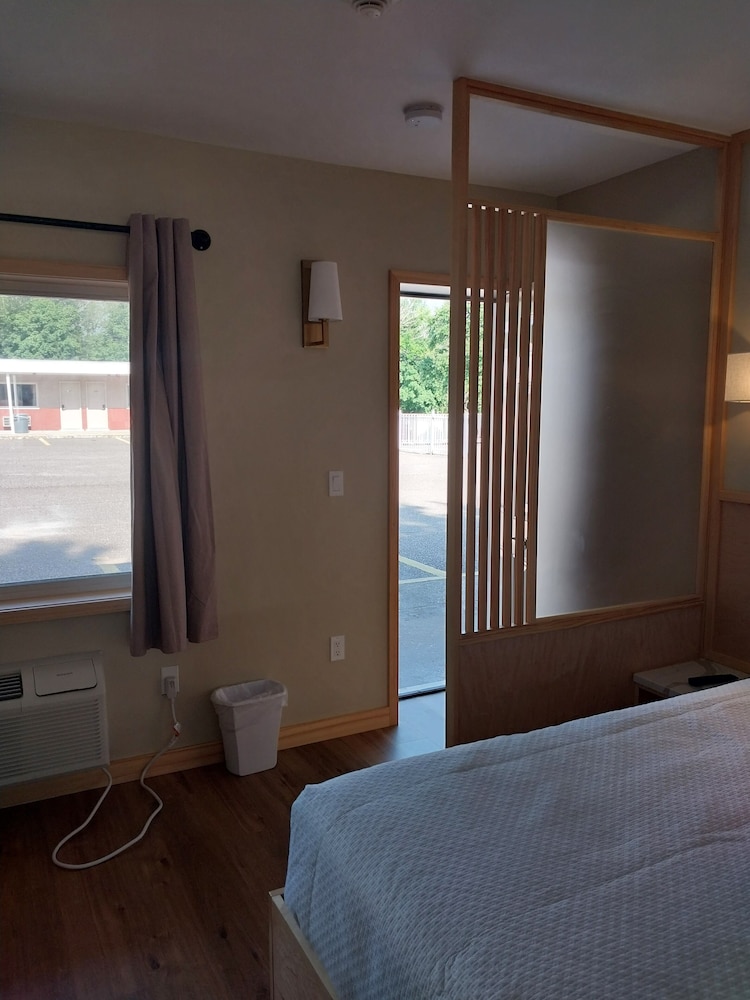 Greenview Inn Riverhead 23/68