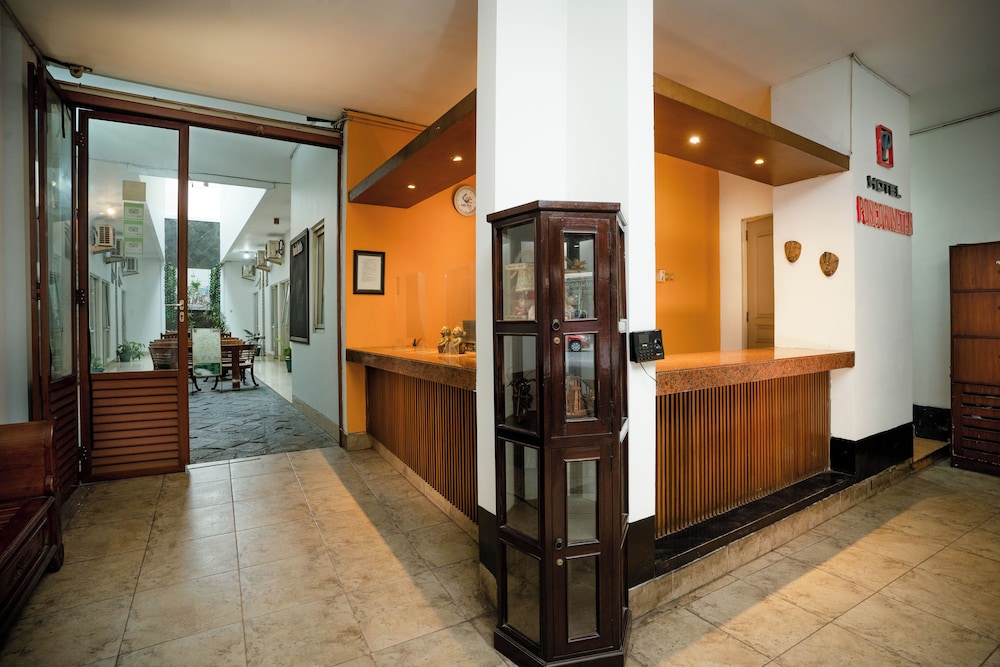 Hotel Poncowinatan - Tugu 8/21