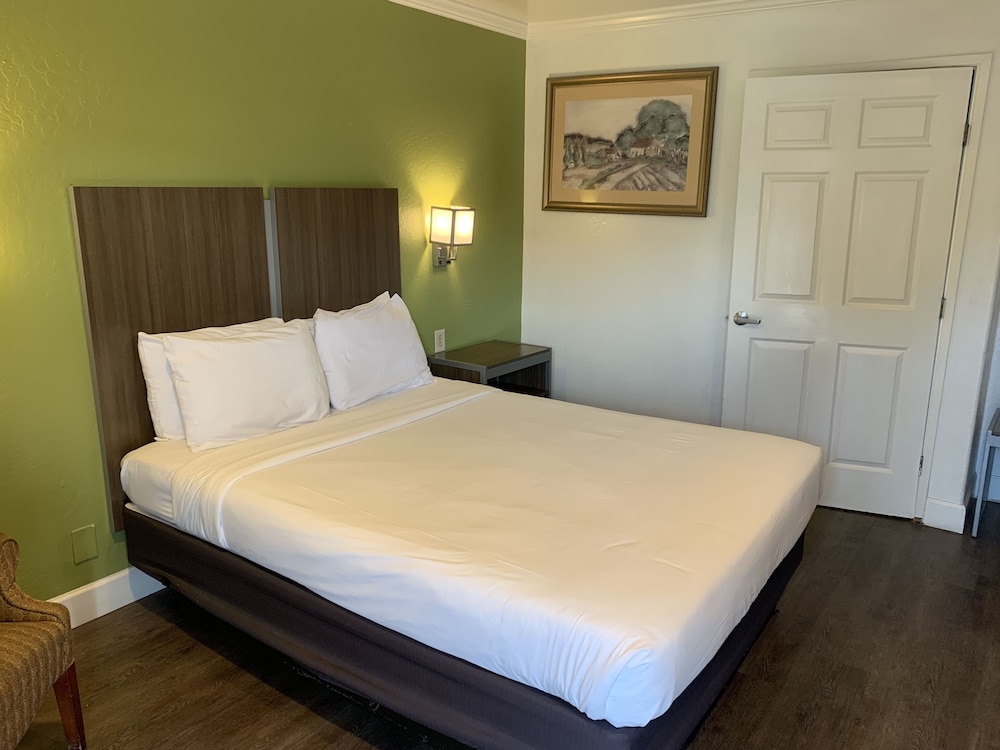 Gilroy Inn 9/33