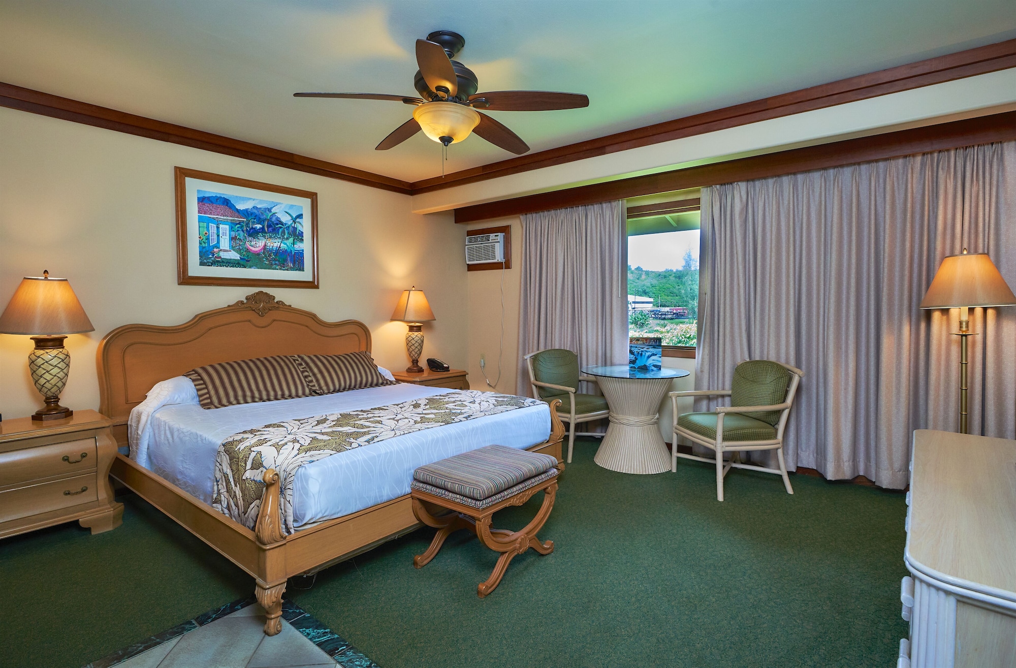 SUITE, KING BED, BATHTUB