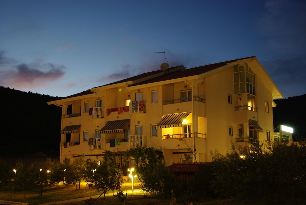 HOTEL ZLATNI LAV 2/37