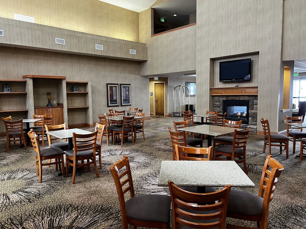 Hyatt House Colorado Springs Airport 38/42