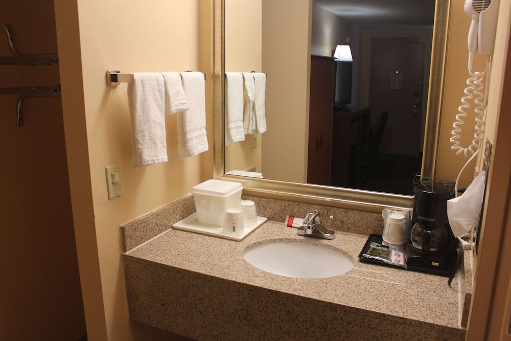 Super 8 By Wyndham Laurel, MD 14/26