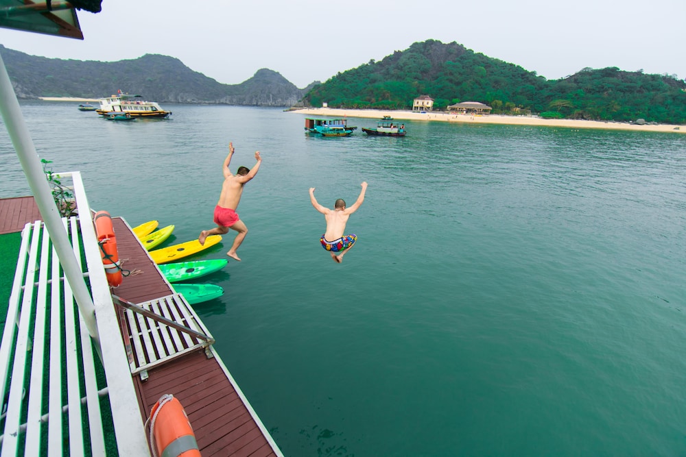 Catba Island Hotel 44/50
