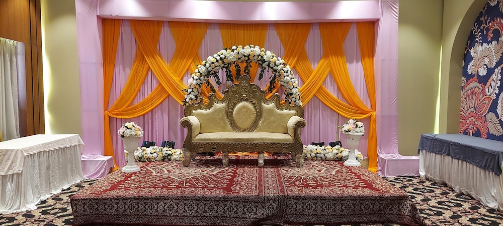 Clarks Inn Suites Raipur 16/50