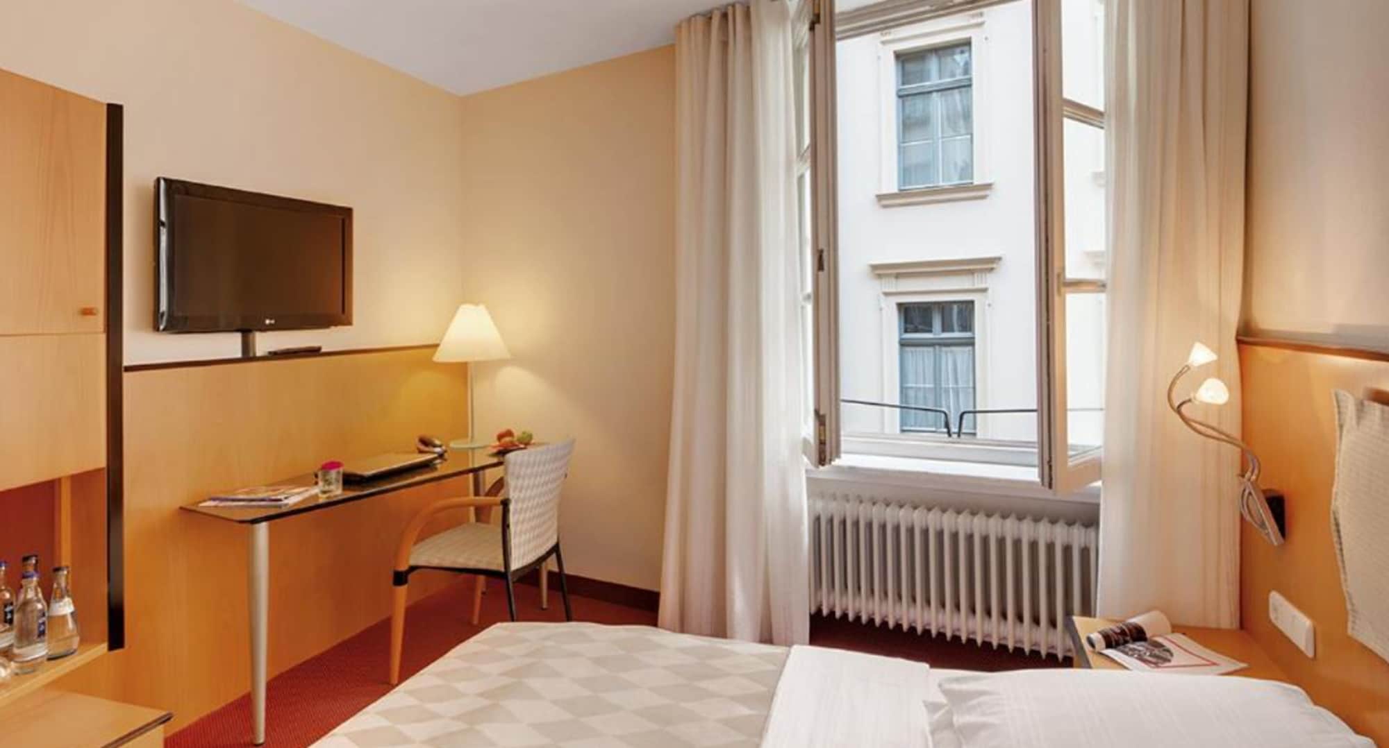 COMFORT, DOUBLE BED, CITY VIEW