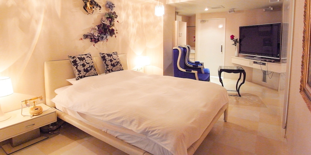 V Hotel - Adults Only 8/50