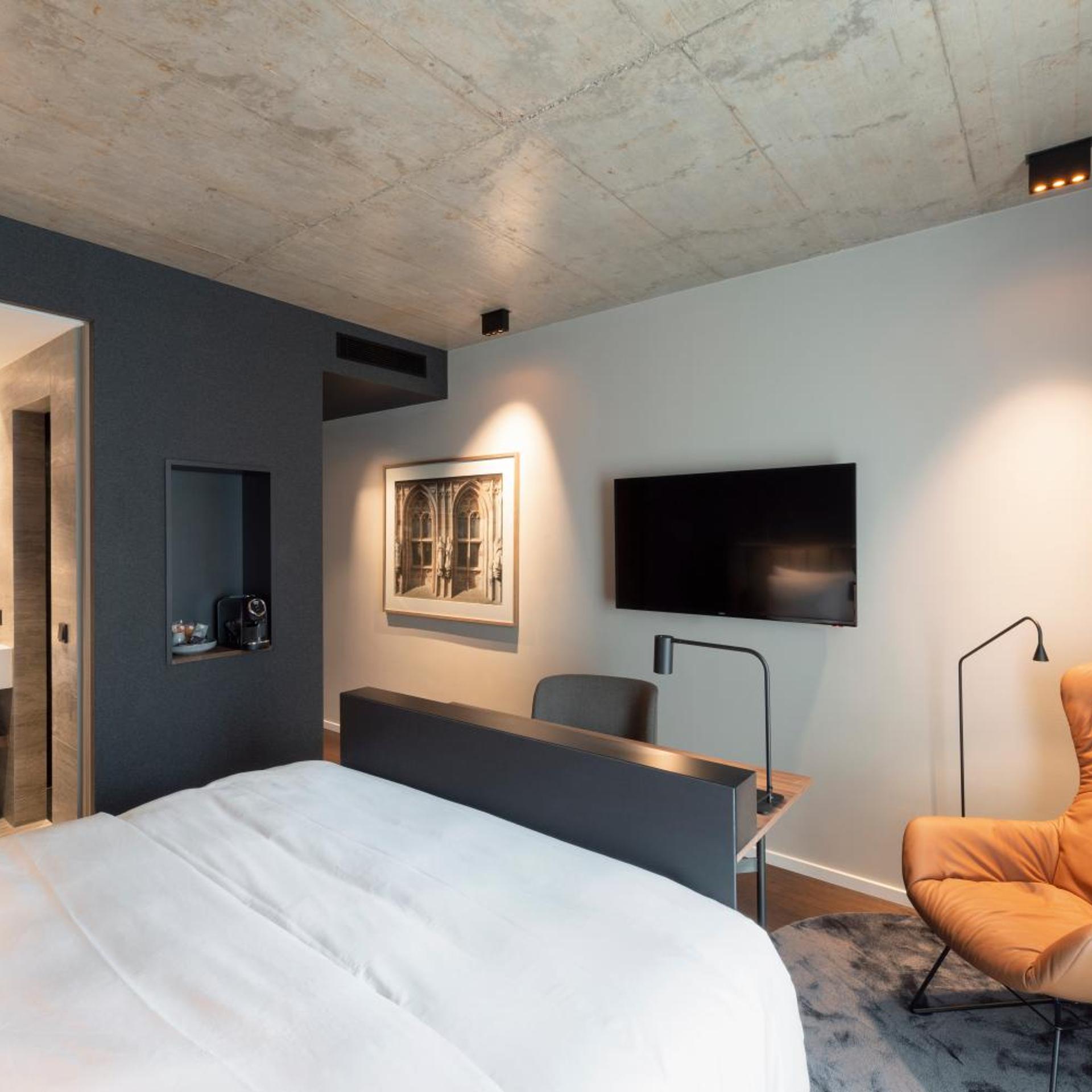 Legend Hotel 20/50