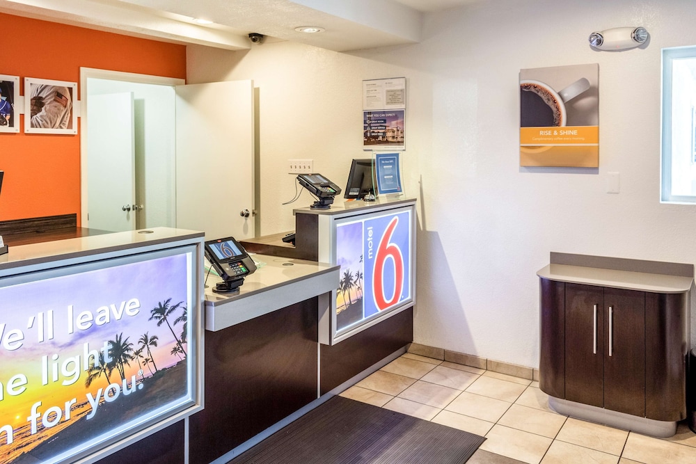Motel6 Bakersfield, CA - East 11/39