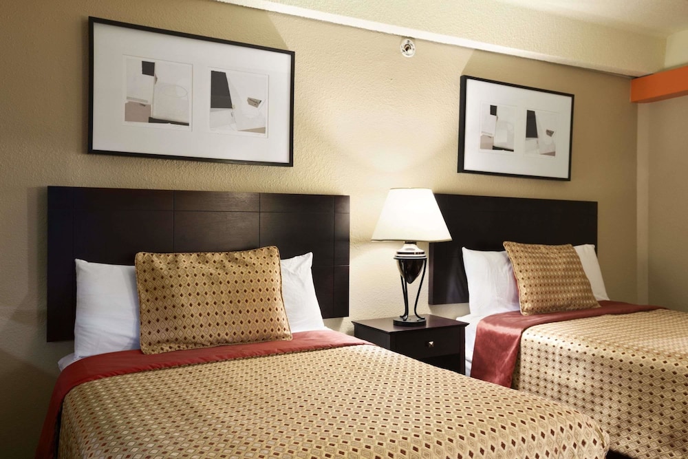 Days Inn by Wyndham Denver Downtown 16/29