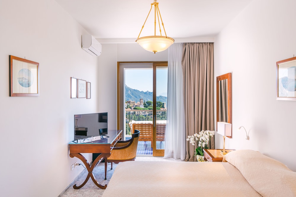 Zi'ntonio Hotel 33/50