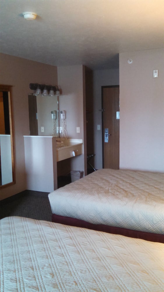 Capri Inn and Suites of Beatrice 9/31