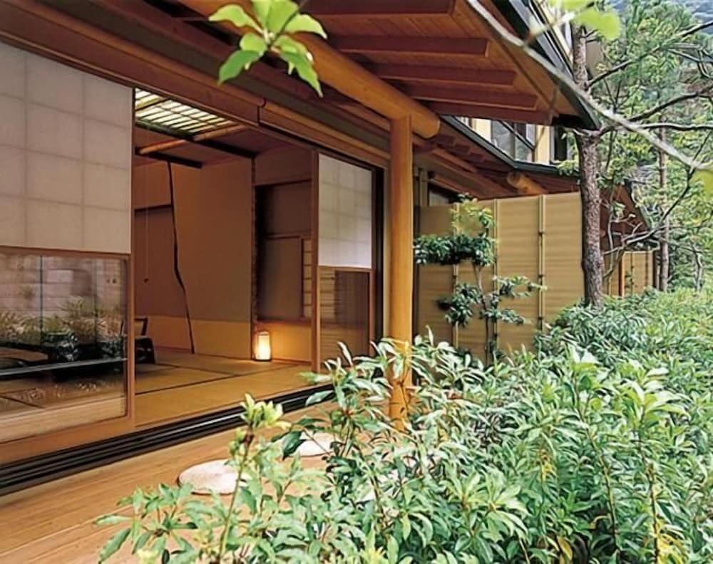 Nishiyama Onsen Keiunkan 24/40