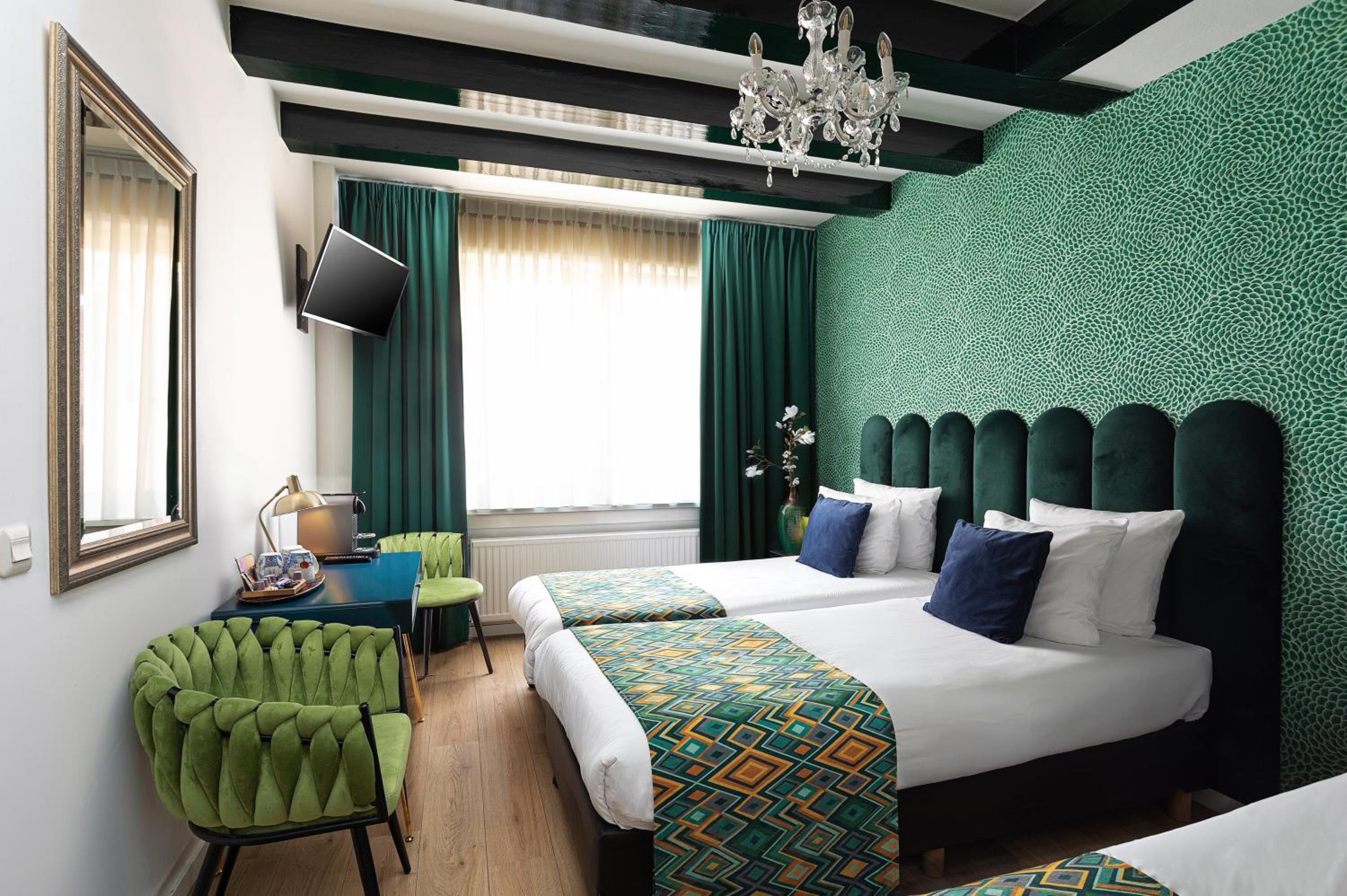 Room, Triple, Hotel Des Arts 3/5
