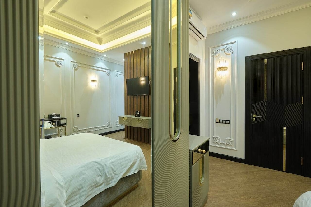 East Star Hotel 17/50