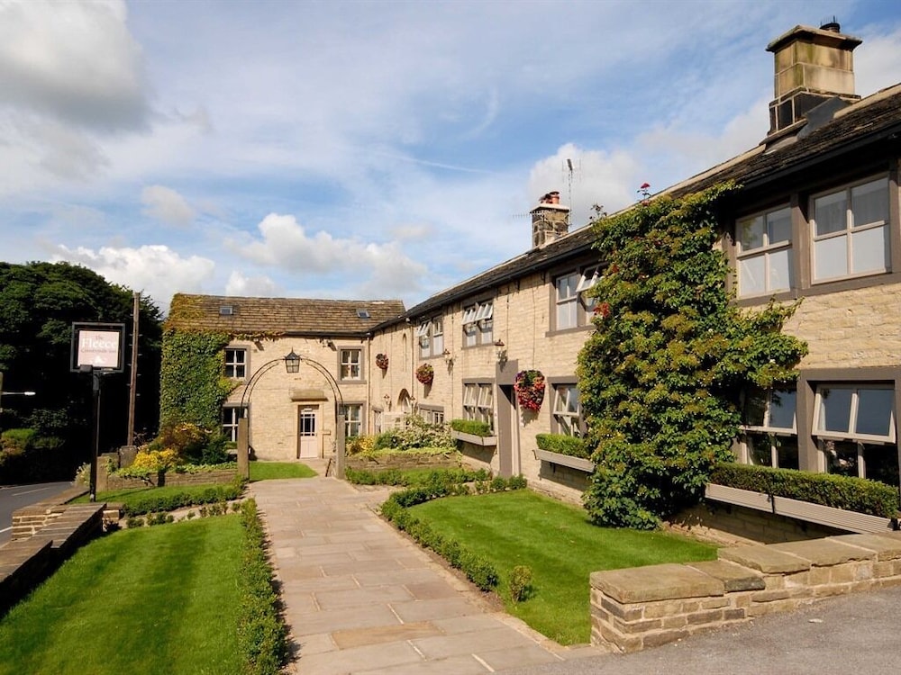 The Fleece Countryside Inn 36/50
