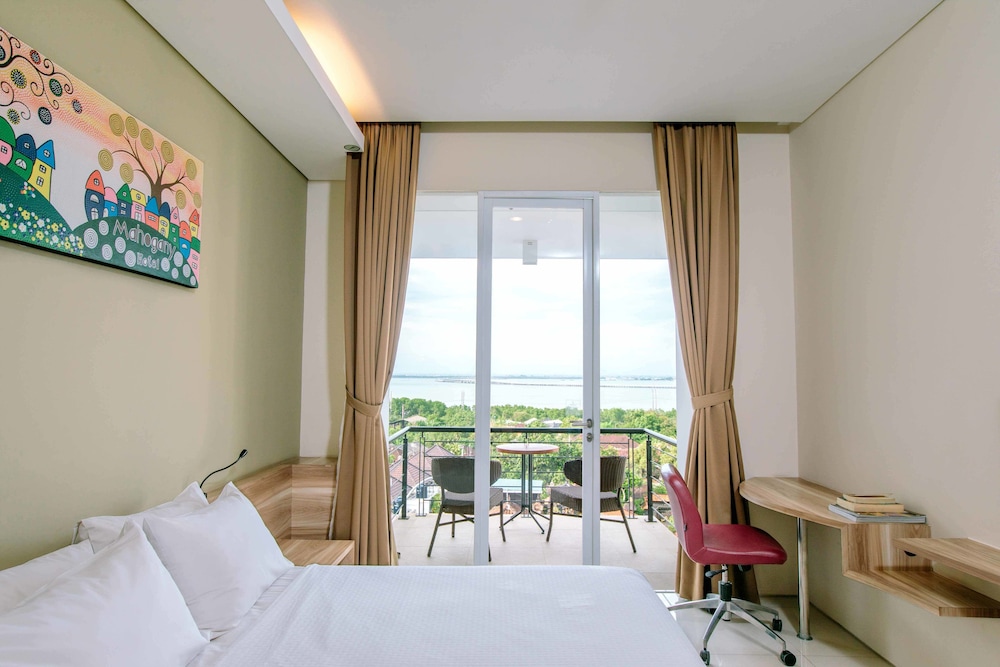 Deluxe, Twin Beds, Bay View