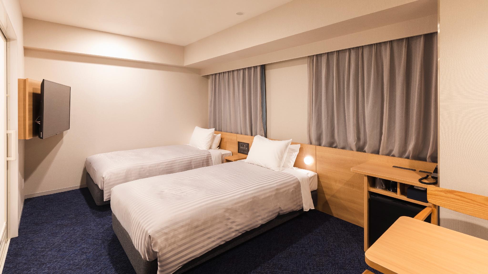 Universal, Water, Twin Beds, King Bed, Annex