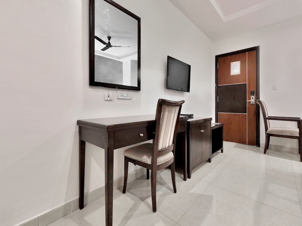 Oyo 12384 Hotel Serene Majestic 16/18