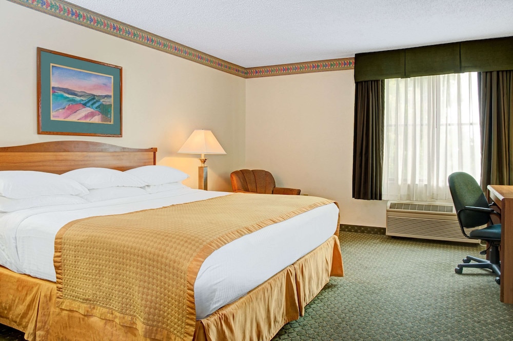 Comfort Inn I45 South Conroe, TX 17/35