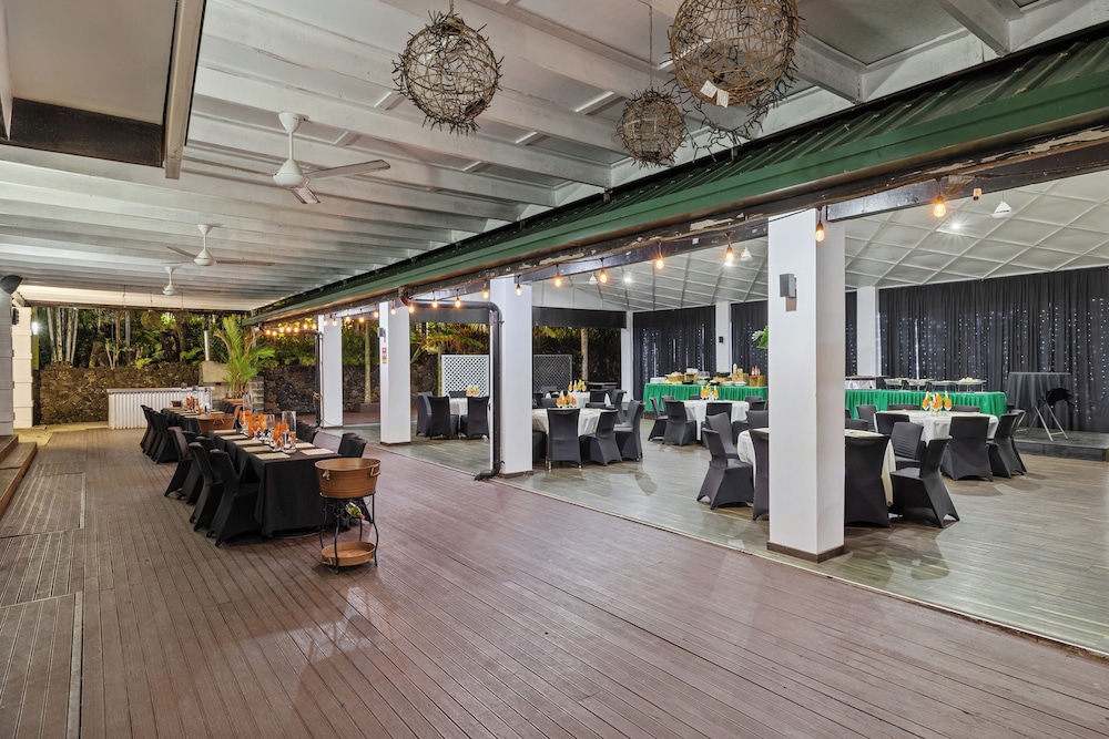 Orator Hotel Samoa 57/65
