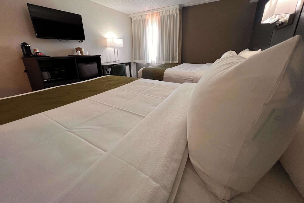 Quality Inn & Suites Louisville East 6/28
