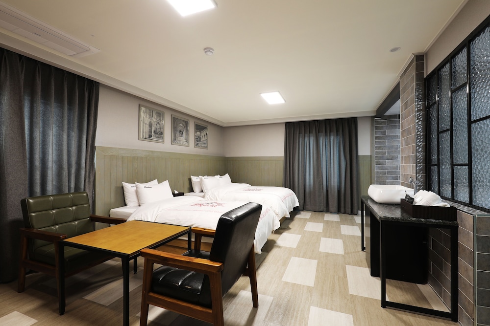 Hotel Mondavi 15/50