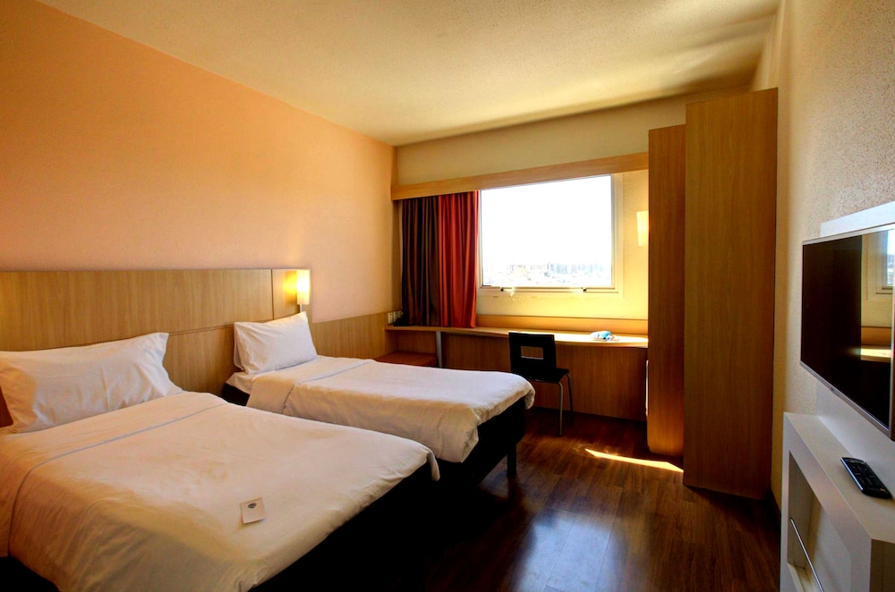 Ibis Vitoria Praia Do Canto 22/75