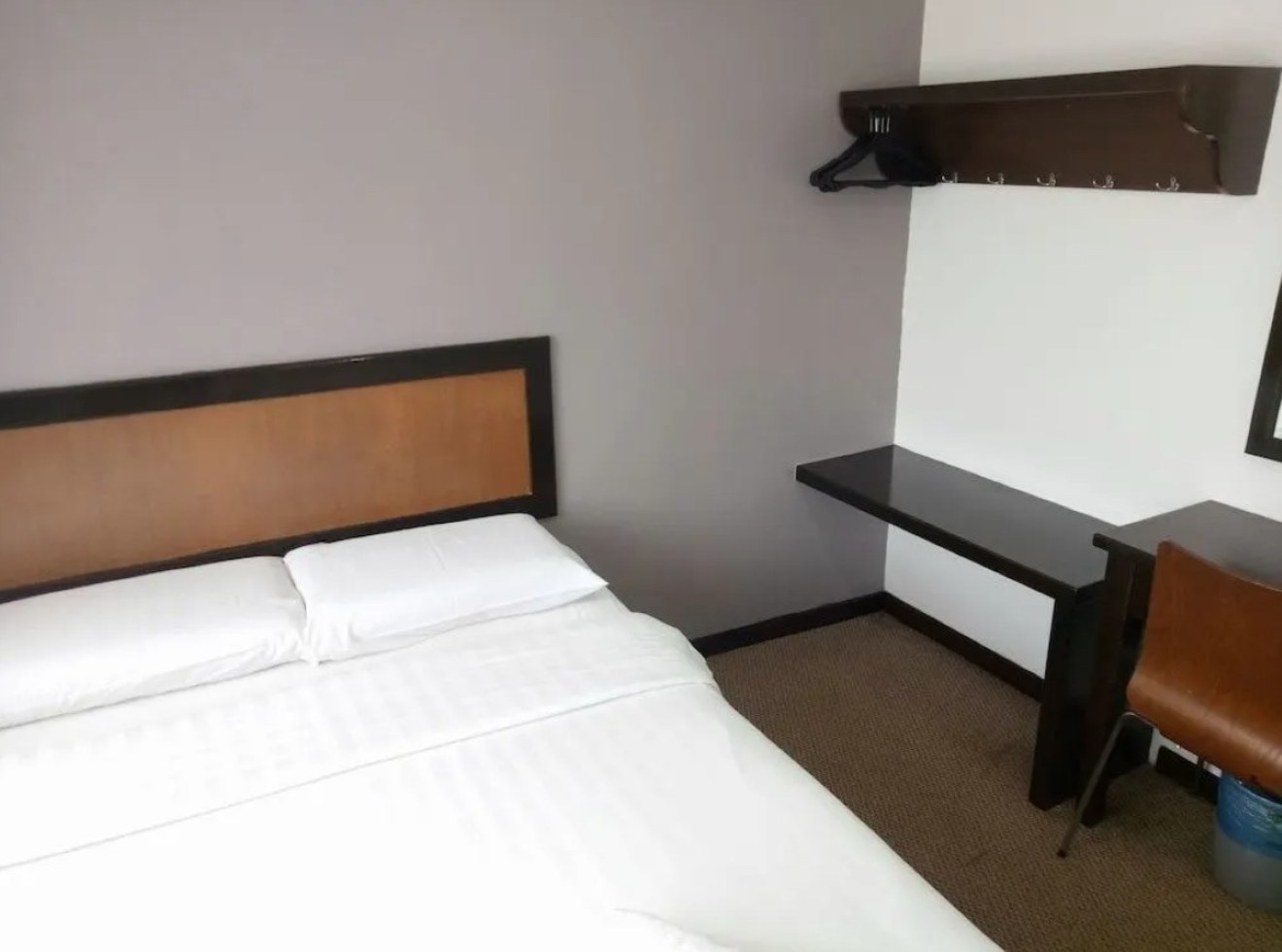 Room, Double or Twin Bed, No Window، Desa Queenspark Hotel 9/10