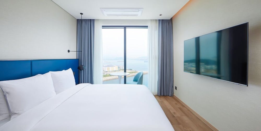 Deluxe, Queen Bed, Sea View
