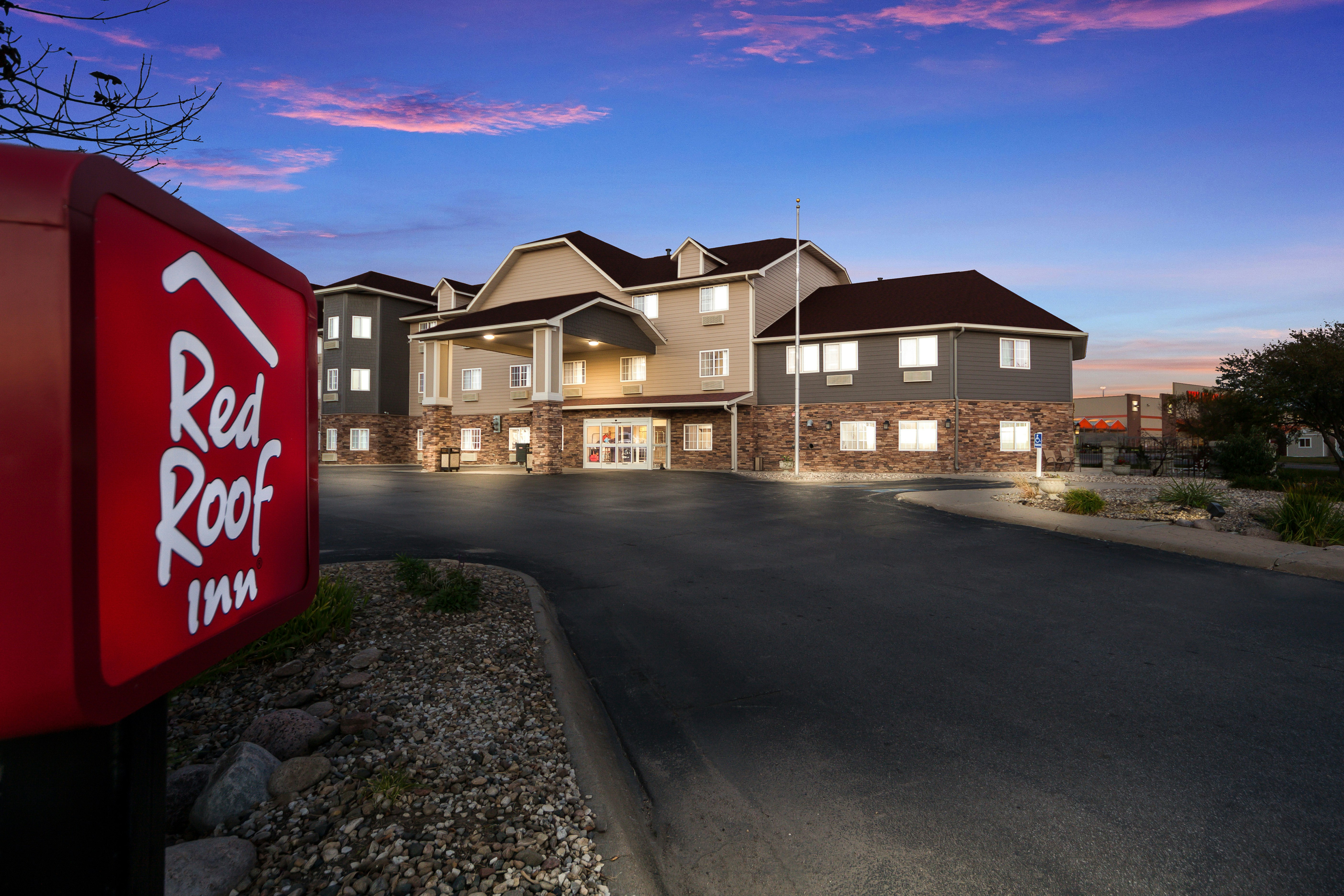Red Roof Inn & Suites Omaha - Council Bluffs 1/47