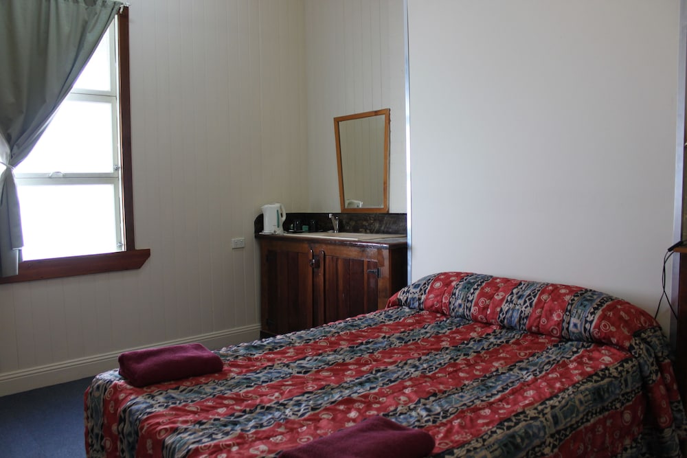 BRISBANE MANOR HOTEL 24/60