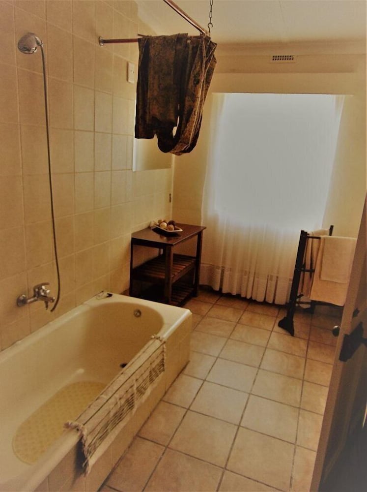 Fountain Baths Guest Cottages 21/42