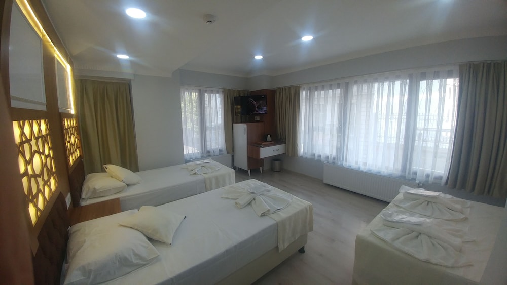Grand Liza Hotel 6/49