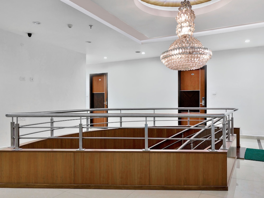 Oyo 12384 Hotel Serene Majestic 2/18