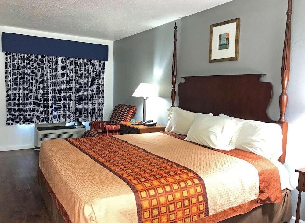 Americas Best Value Inn & Suites - Russellville 6/32