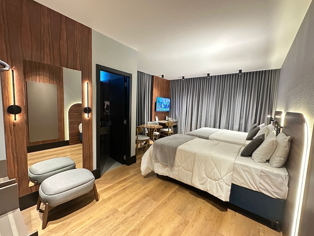 ZALLON HOTEL EXECUTIVE 18/53